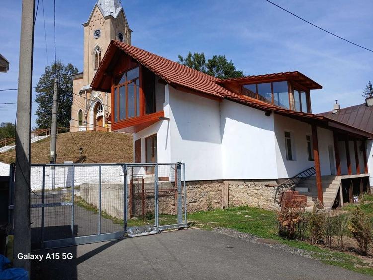 Casă cu 4 camere în Steierdorf