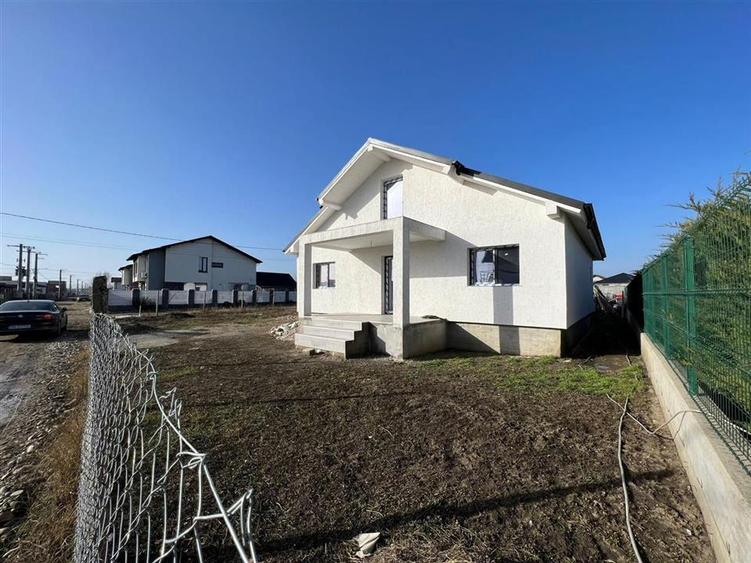 Casă individuală cu 3 camere cu Canalizare în Exterior Vest