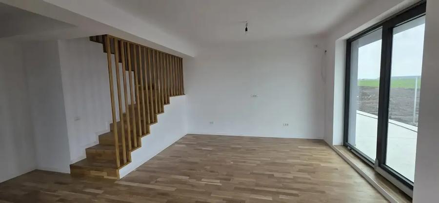 Casă cu 5 camere cu Piscina în Vest