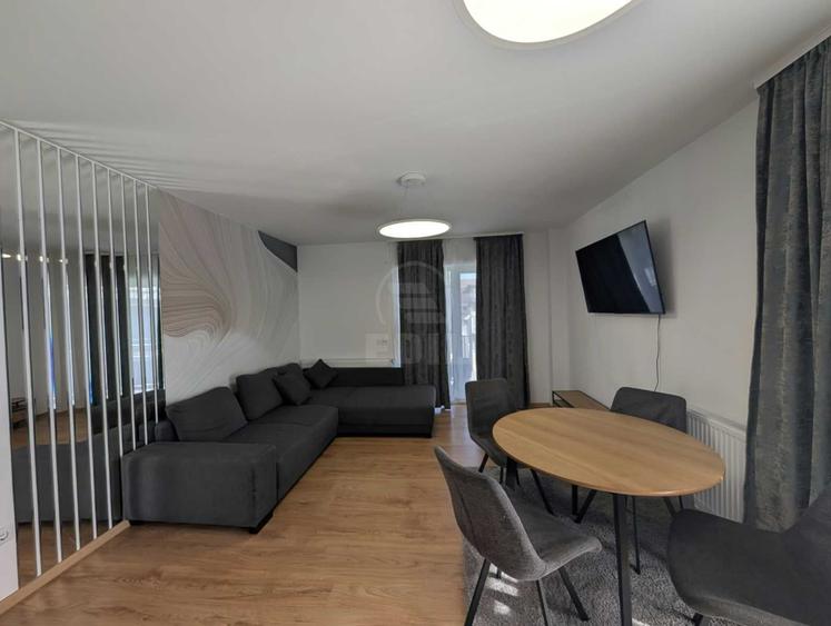 Apartament cu 3 camere semidecomandat în Florești