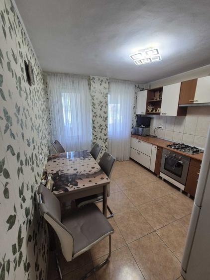 Apartament cu 3 camere decomandat în Ultracentral