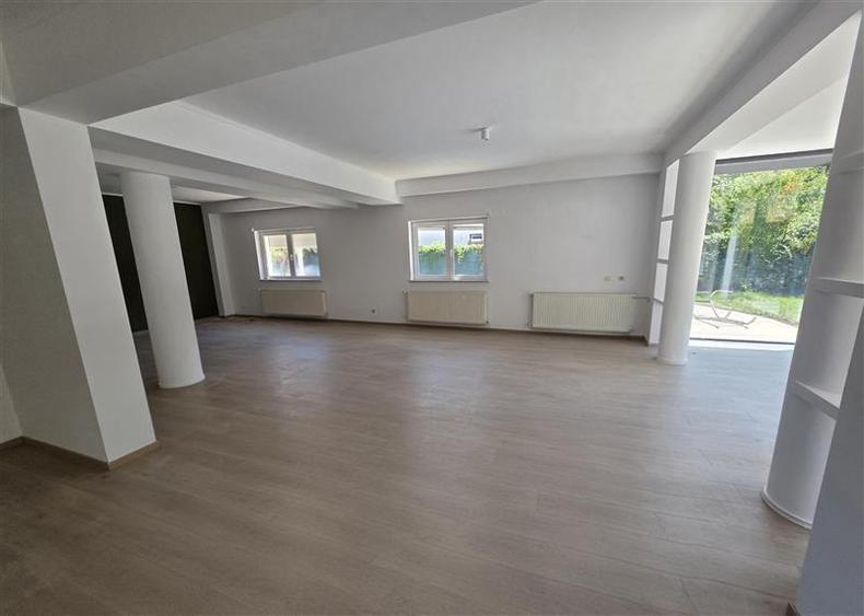 Casă individuală cu 5 camere cu Piscina în Central