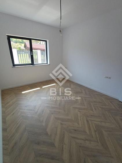 Duplex cu 4 camere cu Canalizare în Exterior Nord