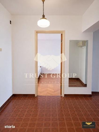 Apartament cu 4 camere semidecomandat în Dorobanți