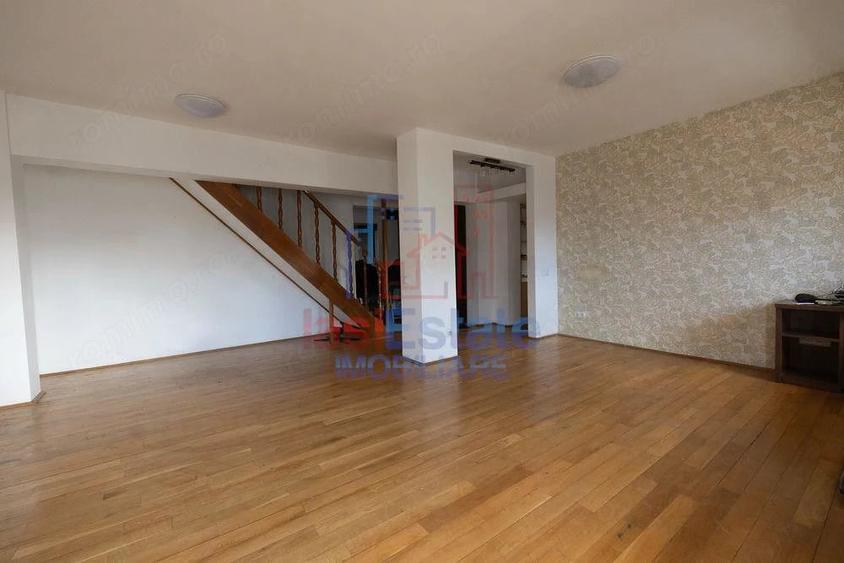 Apartament cu 4 camere decomandat în Filiași