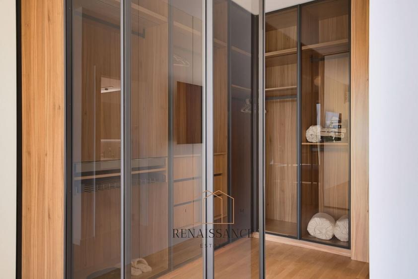 Apartament cu 4 camere decomandat, mobilat în Central