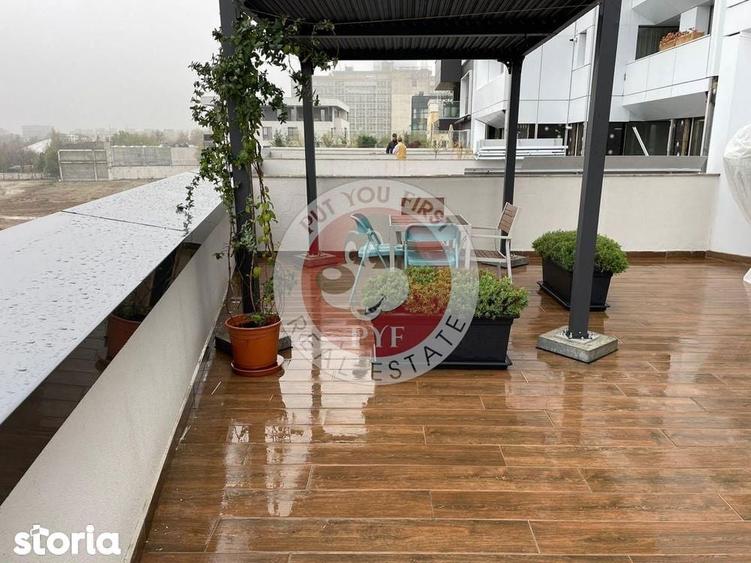 Apartament cu 4 camere semidecomandat în Tei
