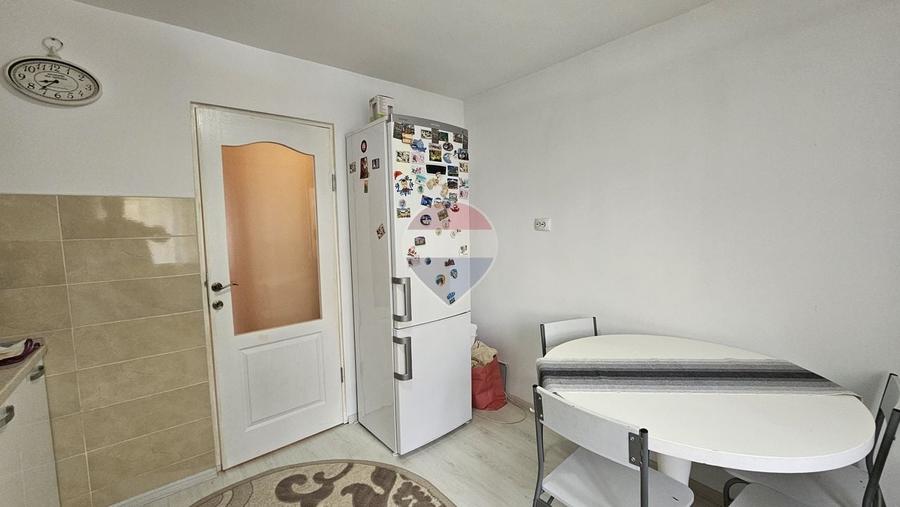 Apartament cu 3 camere semidecomandat, mobilat în Burdujeni