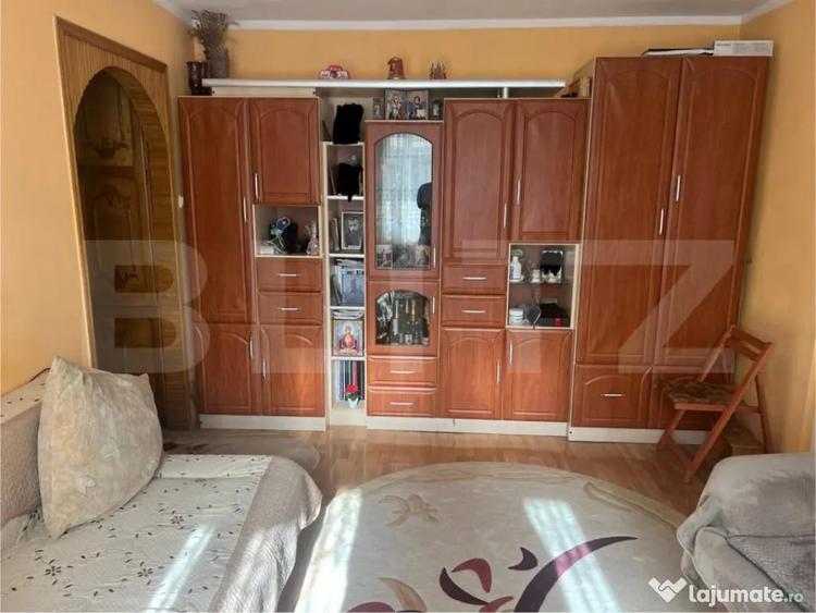 Apartament cu 2 camere semidecomandat, mobilat în Central