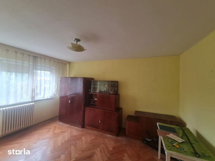 Garsonieră decomandată în Astra