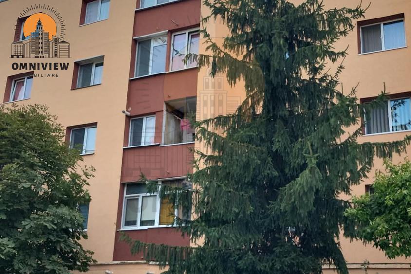 Garsonieră decomandată în Tractorul