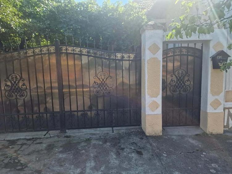 Casă cu Teren 1439 Mp în Cermei