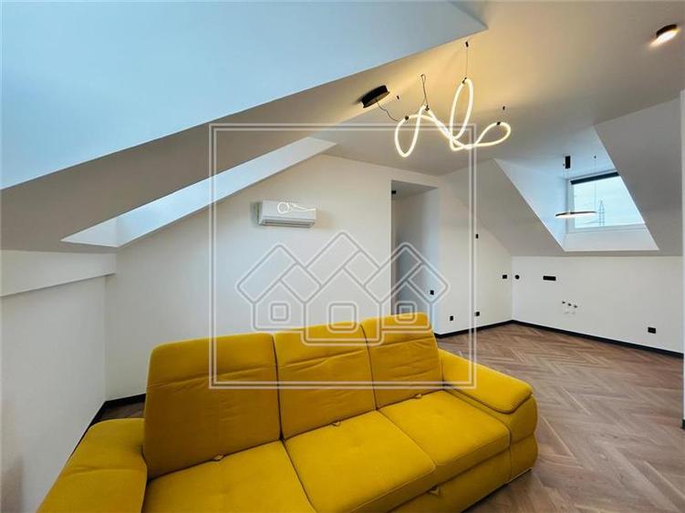 Apartament cu 3 camere nedecomandat, mobilat în Turnișor