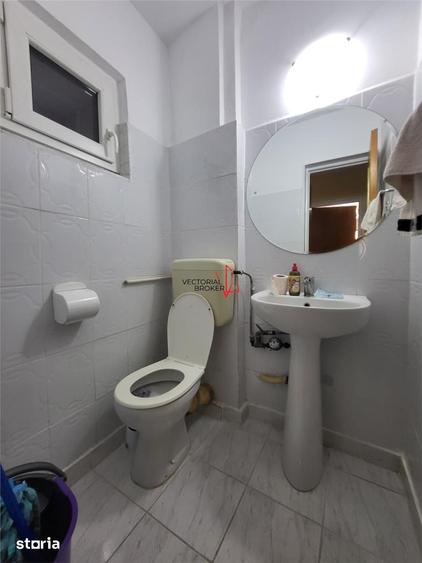 Apartament cu 3 camere decomandat în Titan
