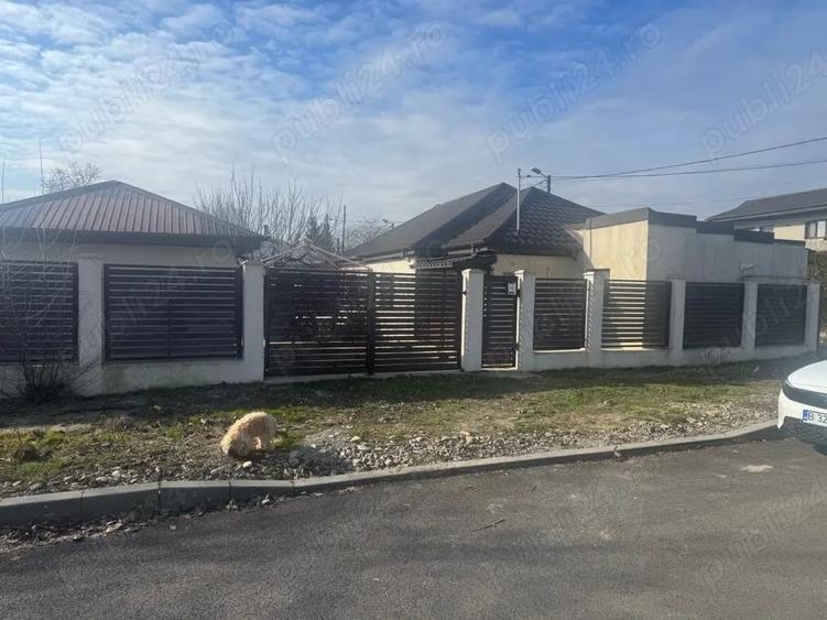 Casă cu 2 camere cu Teren 220 Mp în Central