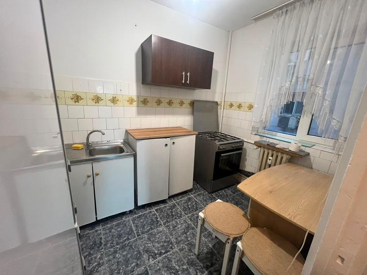 Apartament cu 3 camere decomandat în Drumul Taberei