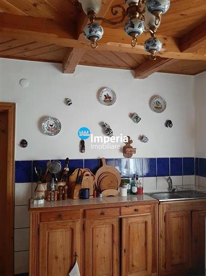 Casă individuală cu 7 camere cu Teren 750 Mp în Pojorâta
