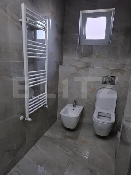 Apartament cu 4 camere decomandat, mobilat în Burdujeni