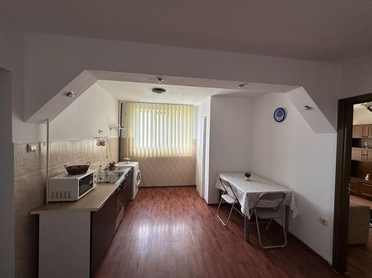 Apartament cu 2 camere decomandat în Calea București