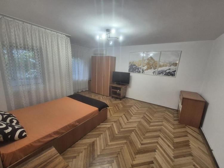 Garsonieră în 13 Septembrie