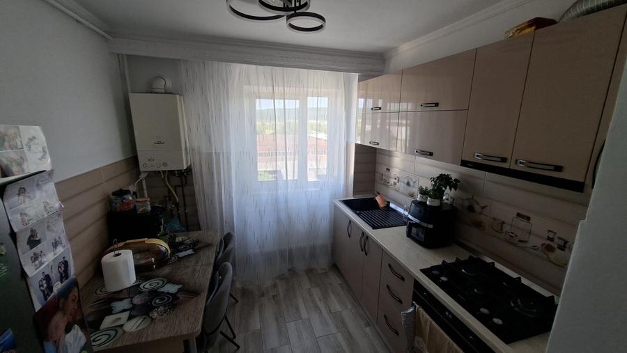 Apartament cu 4 camere decomandat în Mărăcineni