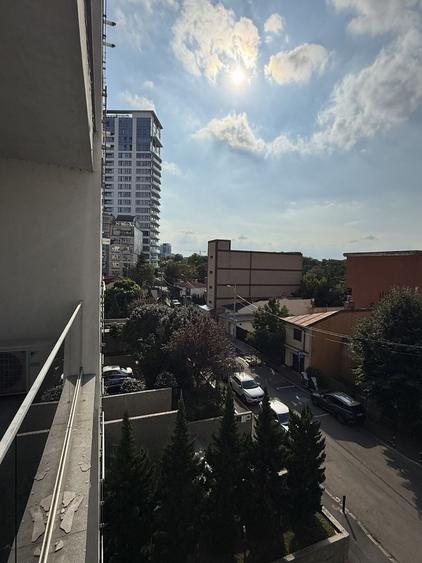 Apartament cu 2 camere semidecomandat, mobilat în Barbu Văcărescu
