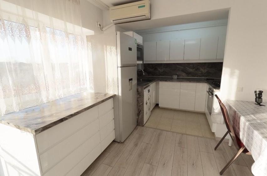 Apartament cu 3 camere decomandat în Cățelu