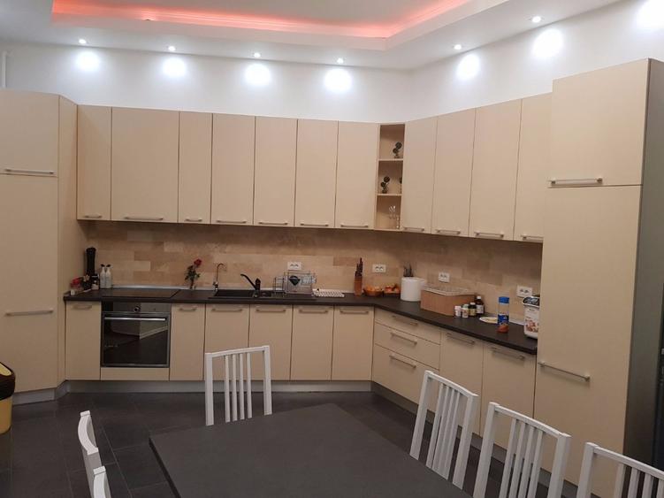 Casa 5 camere zona Ultracentrala - ID : RH-8382-property - 2