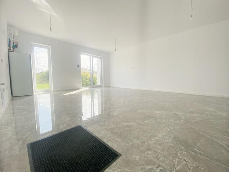 Duplex cu 3 camere cu Teren 300 Mp în Dumbrăvița