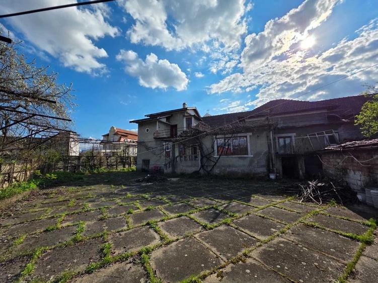 Casă cu 4 camere în Central