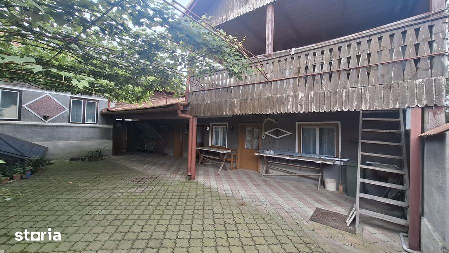 Casă cu 5 camere cu Teren 1088 Mp în Central