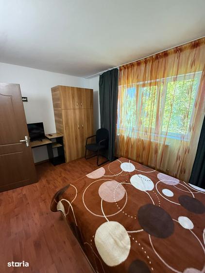 Apartament cu 3 camere semidecomandat în Brazda lui Novac