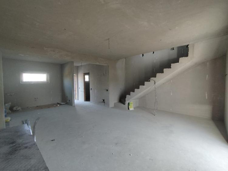 Casă cu 3 camere cu Teren 180 Mp în Central