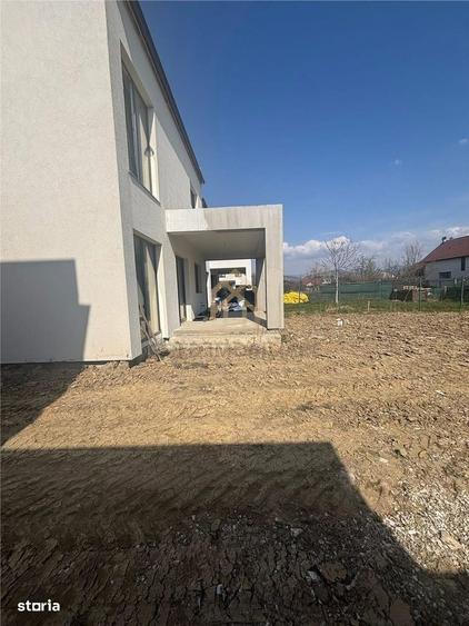 Casă cu 4 camere în Săsar