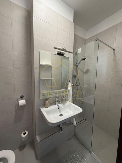 Apartament cu 3 camere decomandat în Torontalului