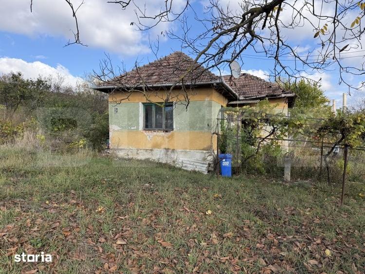Casă cu 4 camere cu Teren 3550 Mp în Meseșenii de Jos