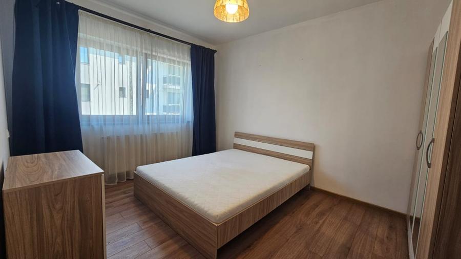 Apartament cu 4 camere semidecomandat în Europa