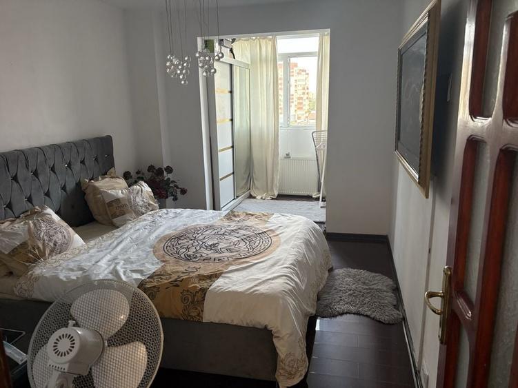Apartament cu 4 camere decomandat în Central