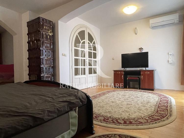 Casă cu 6 camere cu Canalizare în Podgoria