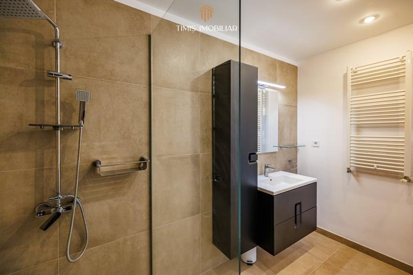 Apartament cu 4 camere decomandat, mobilat în Soarelui