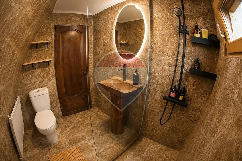 Casă cu Teren 1800 Mp în Strâmtura