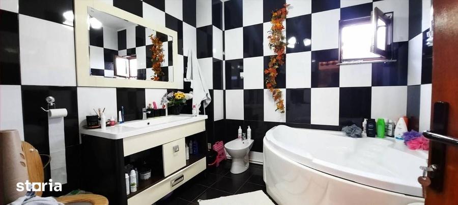 Casă cu 8 camere cu Teren 320 Mp în Cumpăna