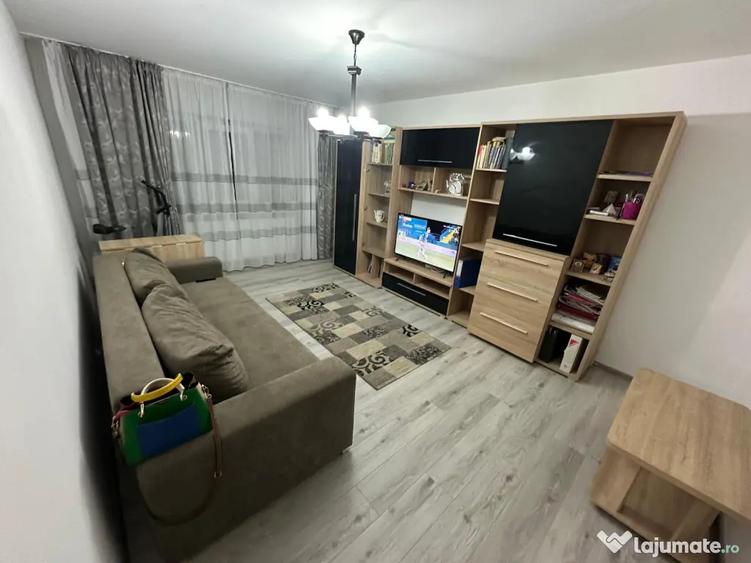 Apartament cu 2 camere decomandat, mobilat în Central