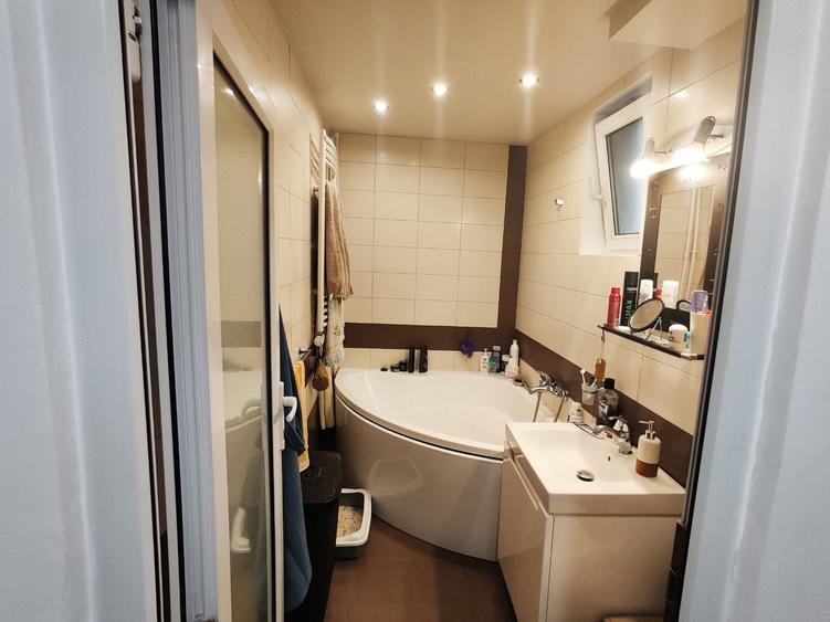 Apartament cu 2 camere decomandat în Exterior Vest