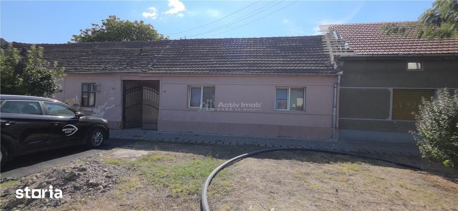 Casă cu 4 camere cu Teren 1720 Mp în Central