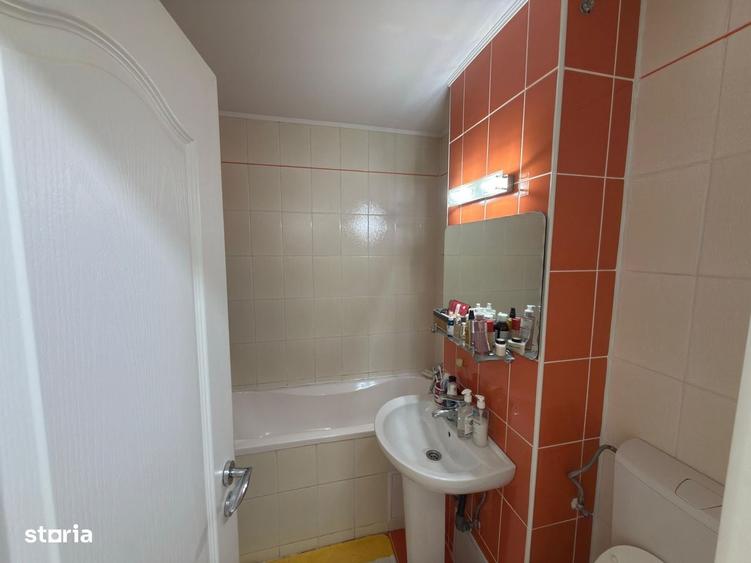 Apartament cu 4 camere decomandat în Periferie