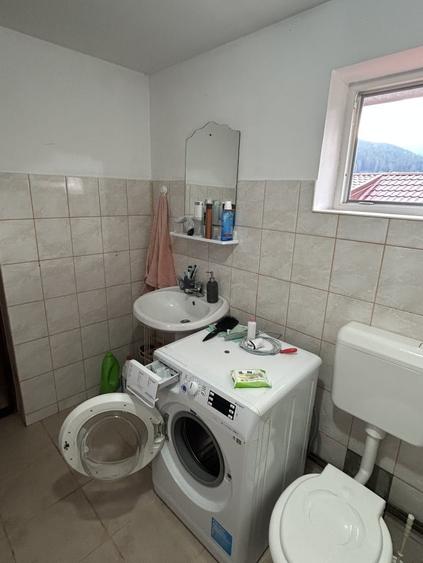 Casă individuală cu 4 camere cu Canalizare în Poiana Țapului