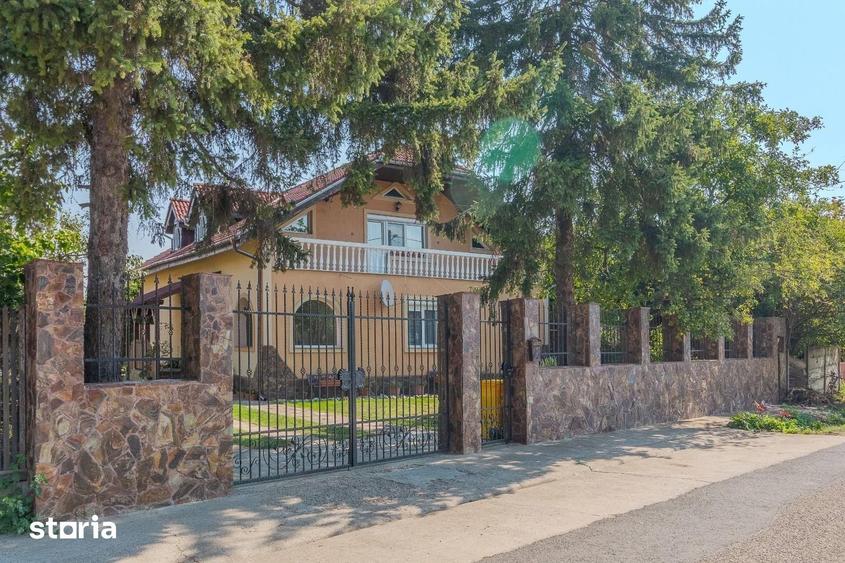 Casă cu 7 camere cu Teren 1230 Mp în Borș