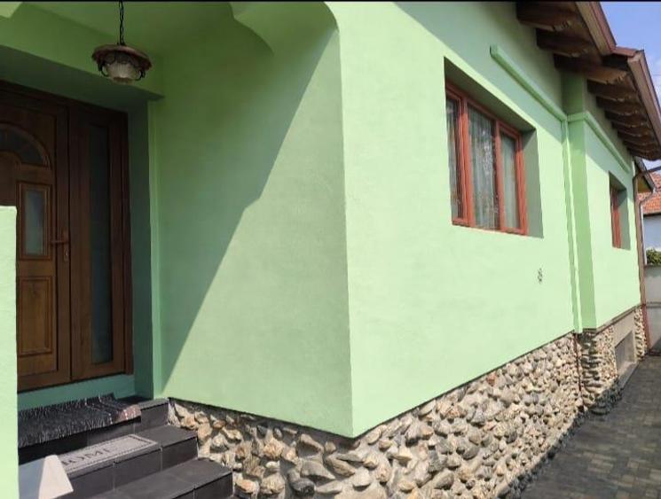 Casă individuală cu 5 camere cu Canalizare în Central