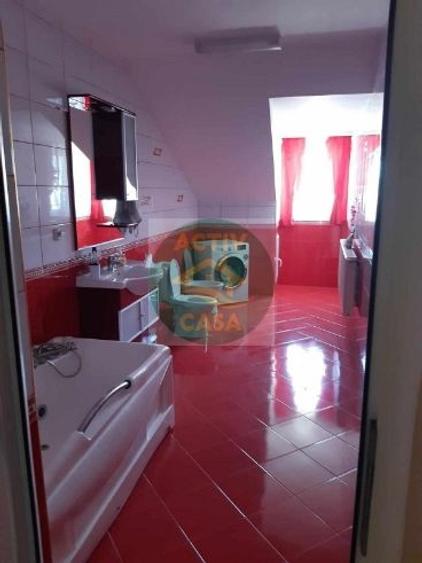 Spațiu comercial, de 2,000 mp, în Roman